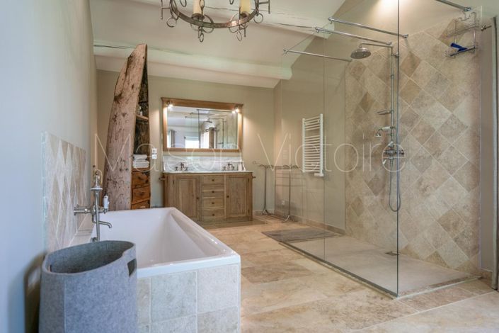 Image No.6-8 Bed House for sale