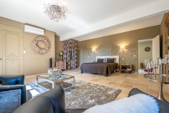 Image No.8-8 Bed House for sale