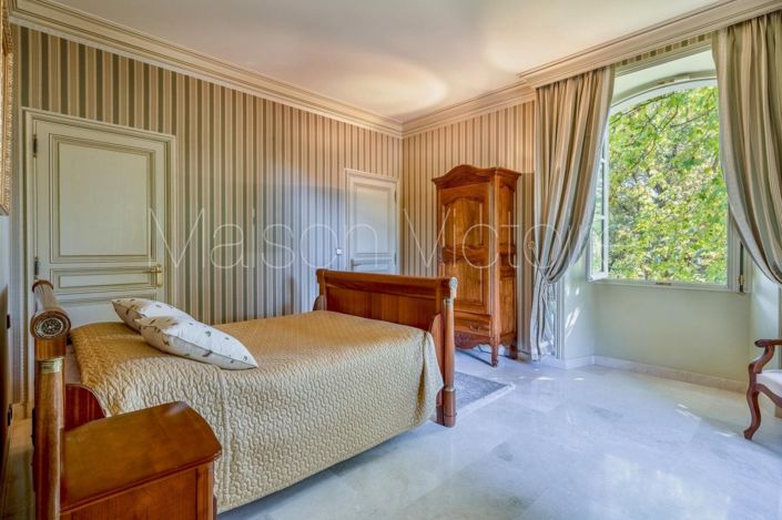 Image No.24-6 Bed House for sale