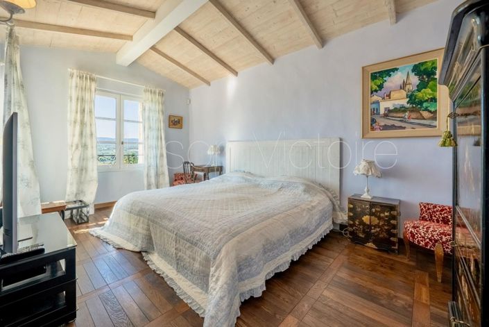 Image No.25-8 Bed House for sale