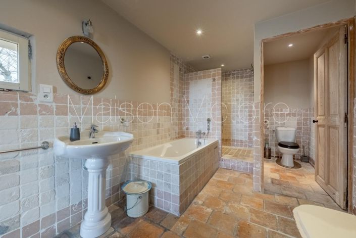 Image No.24-10 Bed House for sale