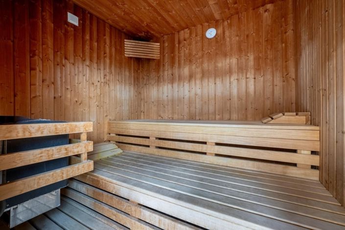 Image No.25-10 Bed House for sale