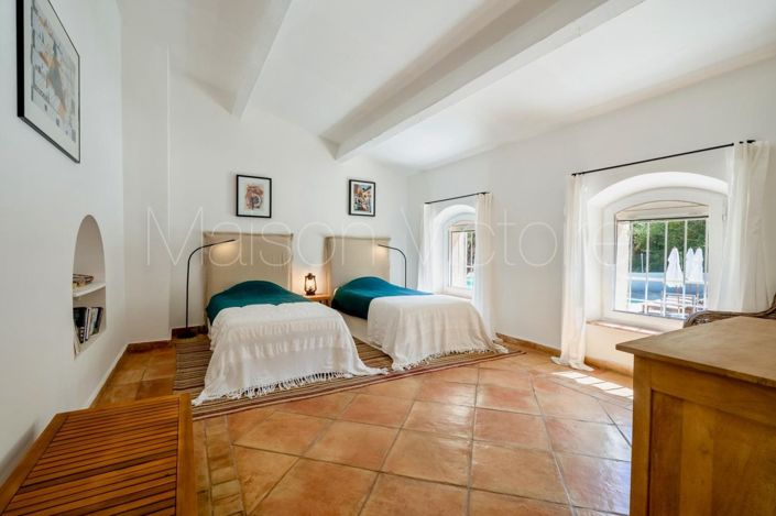 Image No.24-5 Bed House for sale