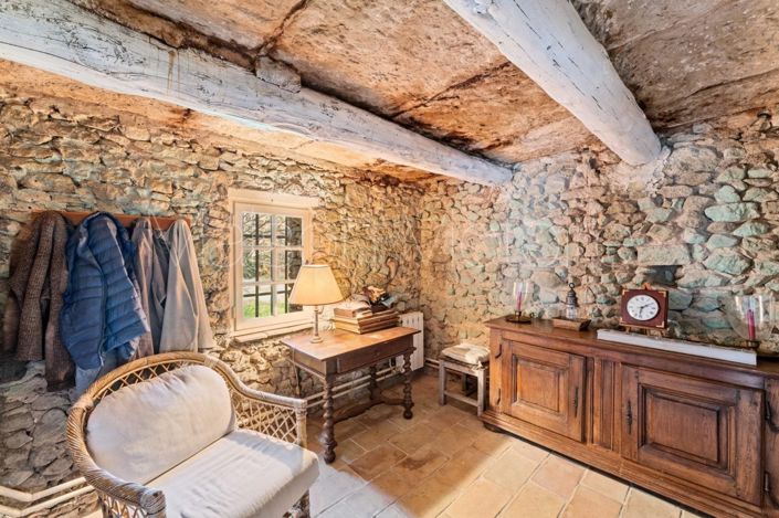 Image No.9-6 Bed House for sale