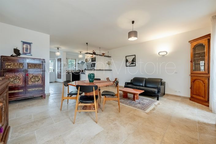 Image No.10-3 Bed House for sale