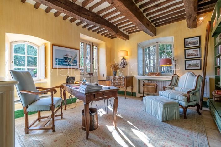 Image No.23-11 Bed House for sale