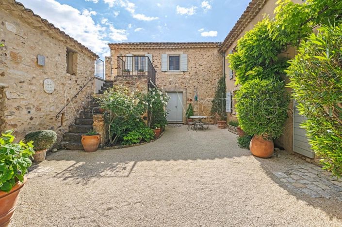 Image No.8-9 Bed House for sale