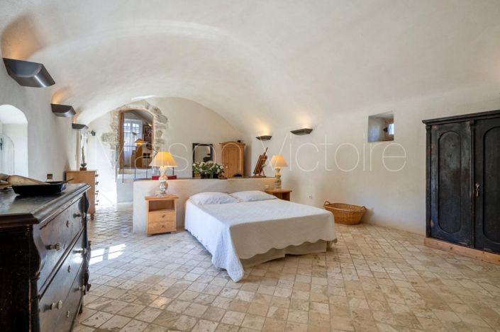 Image No.9-6 Bed House for sale