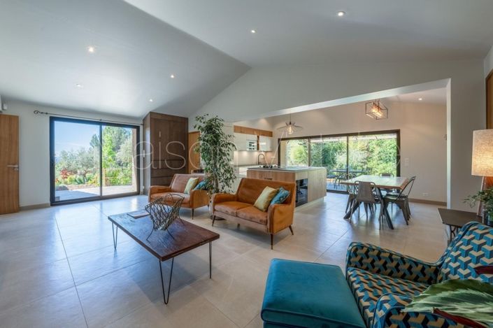 Image No.2-4 Bed House for sale