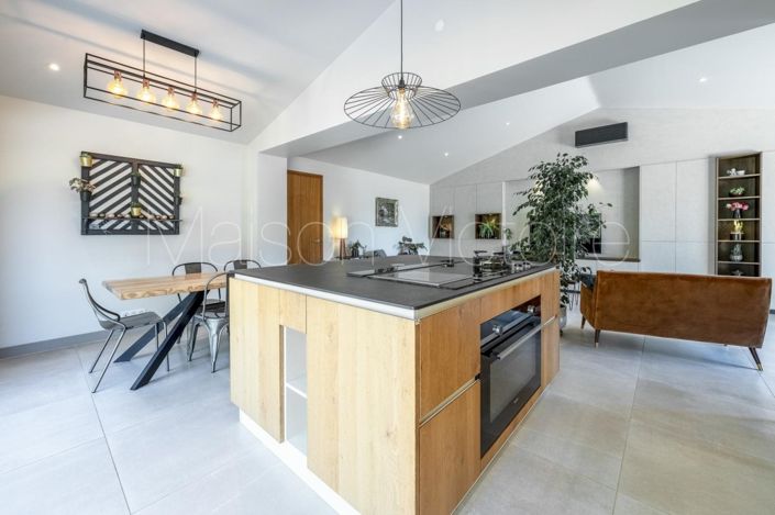 Image No.3-4 Bed House for sale