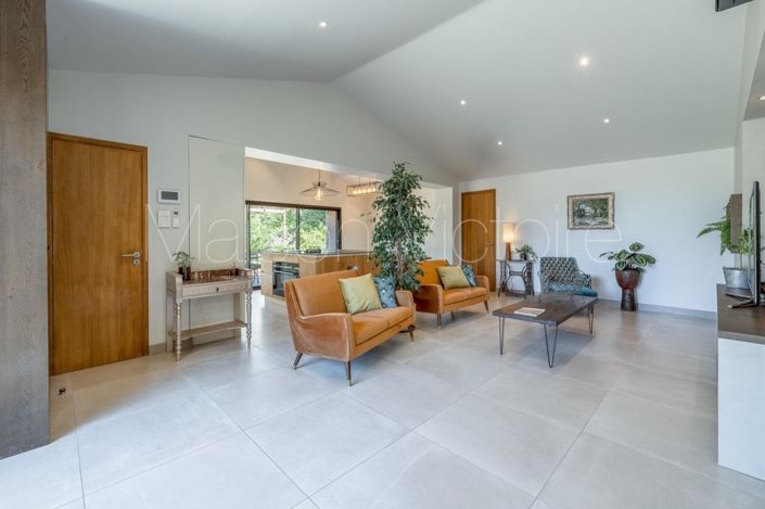 Image No.6-4 Bed House for sale