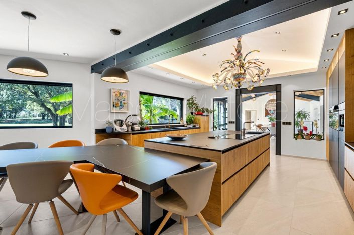 Image No.12-8 Bed House for sale