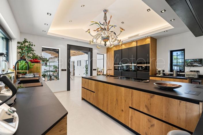 Image No.13-8 Bed House for sale