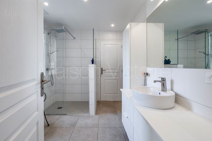 Image No.17-4 Bed House for sale