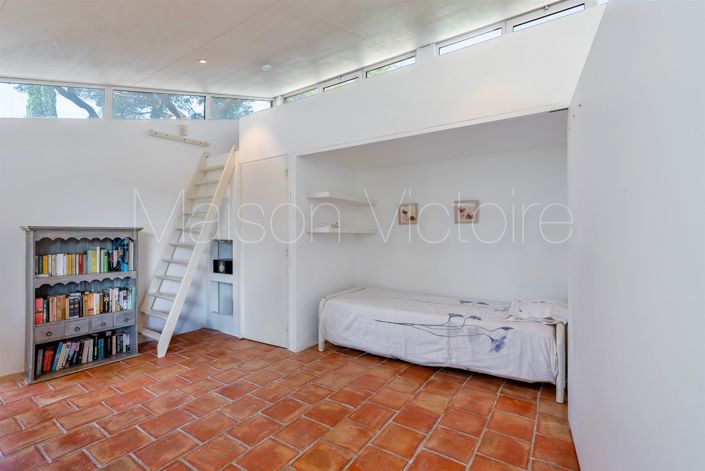 Image No.20-4 Bed House for sale