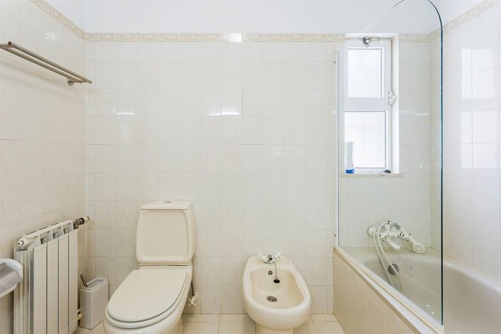 Image No.25-4 Bed House for sale