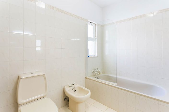 Image No.26-4 Bed House for sale