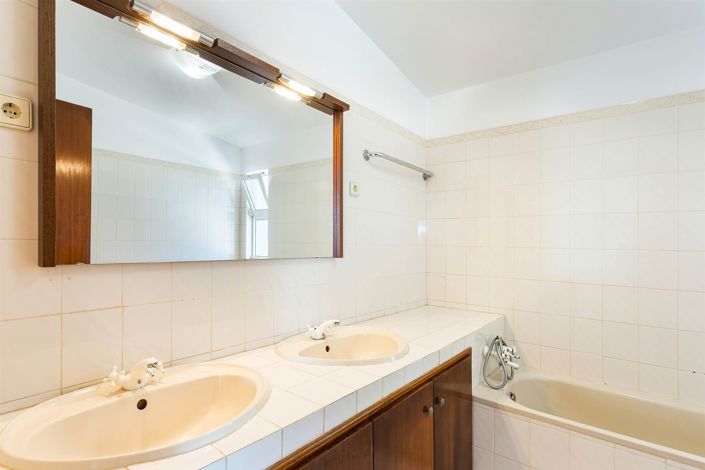 Image No.38-4 Bed House for sale