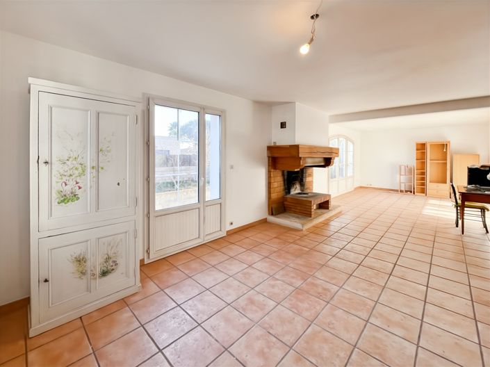 Image No.2-5 Bed House for sale