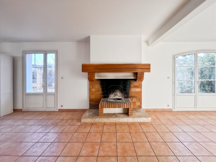 Image No.8-5 Bed House for sale