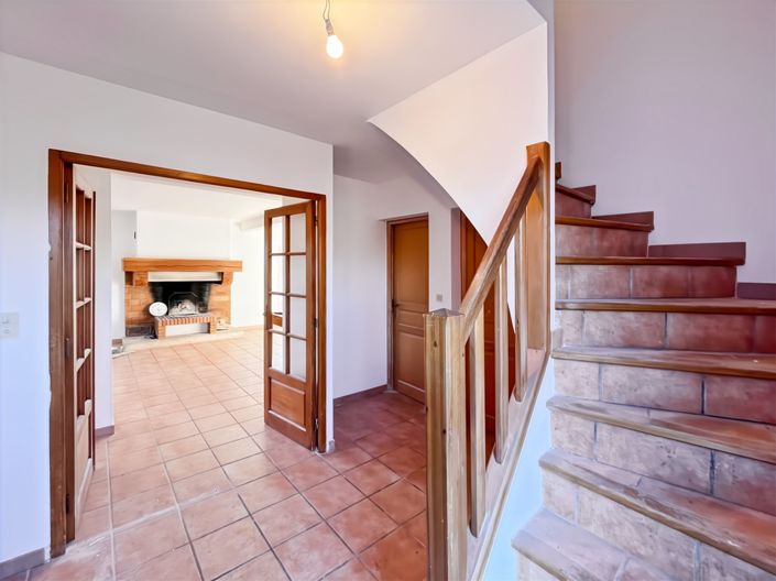 Image No.9-5 Bed House for sale