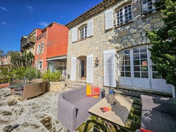 1 - Grimaud, House