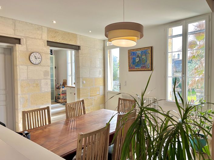 Image No.8-5 Bed House for sale