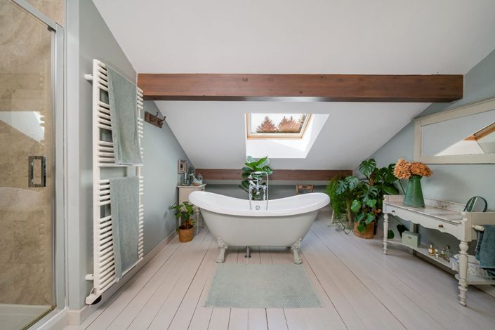 Image No.8-7 Bed House for sale