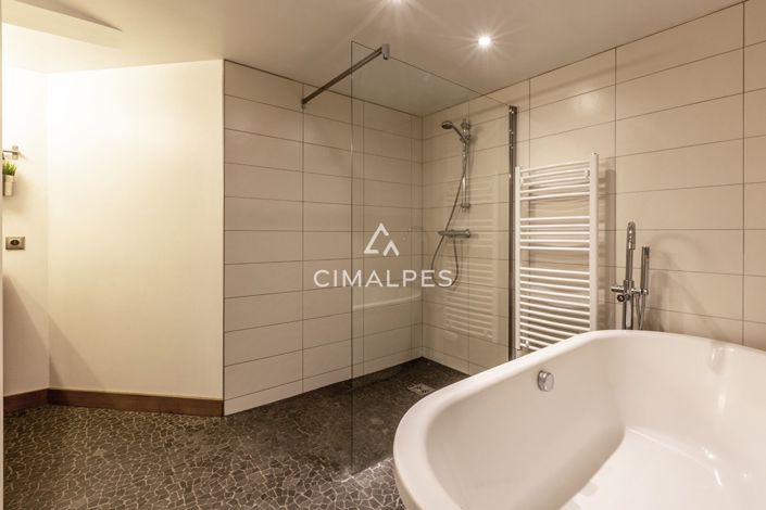 Image No.12-5 Bed Apartment for sale