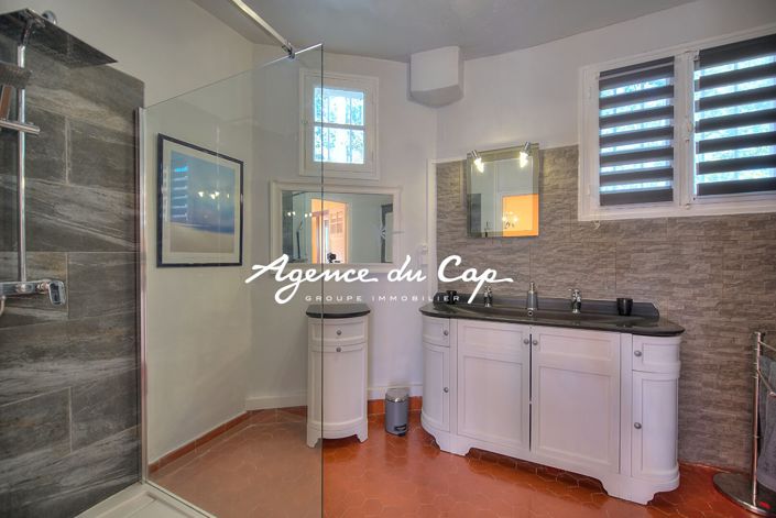 Image No.16-5 Bed House for sale