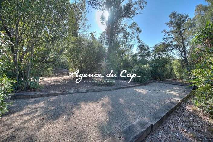 Image No.18-5 Bed House for sale