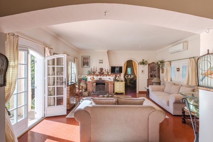 Image No.6-5 Bed House for sale