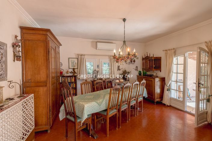 Image No.7-5 Bed House for sale