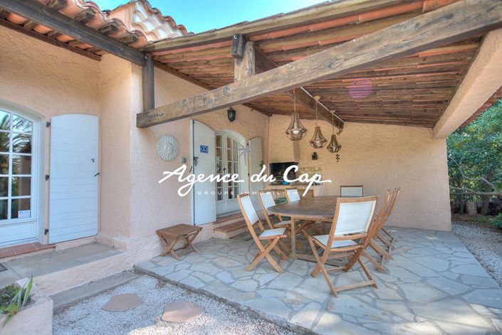 Image No.8-5 Bed House for sale