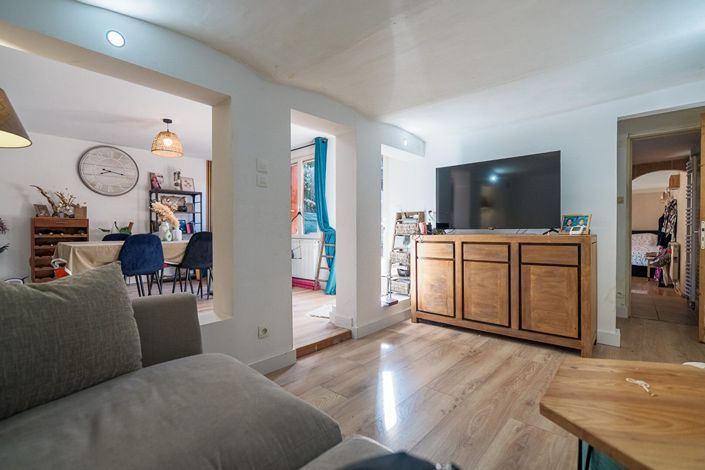 Image No.10-3 Bed House for sale