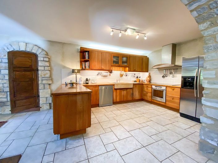 Image No.10-3 Bed House for sale