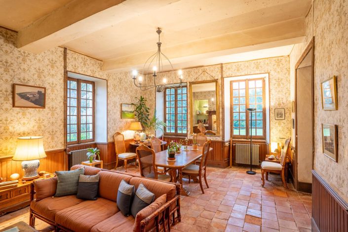 Image No.9-5 Bed House for sale