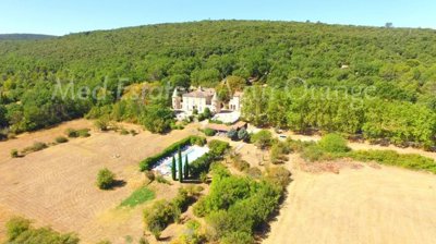 1 - Montmeyan, Maison