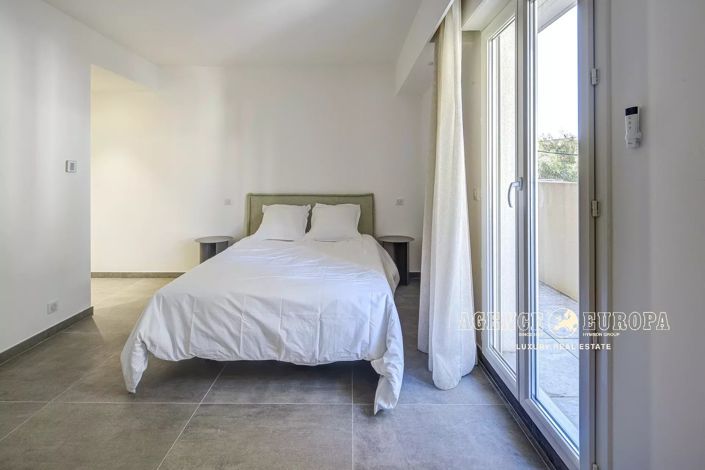 Image No.20-4 Bed Apartment for sale