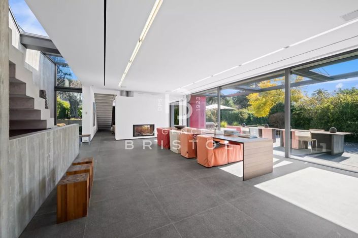 Image No.2-4 Bed House for sale