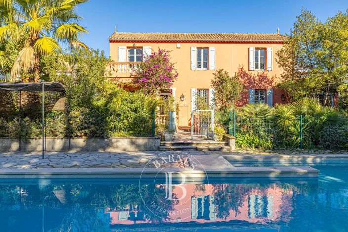 Image No.18-5 Bed House for sale