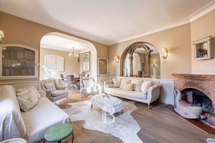 Image No.2-5 Bed House for sale