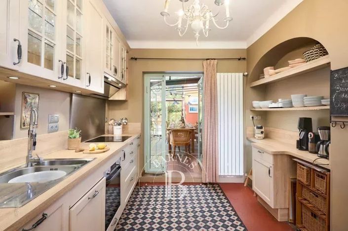 Image No.3-5 Bed House for sale