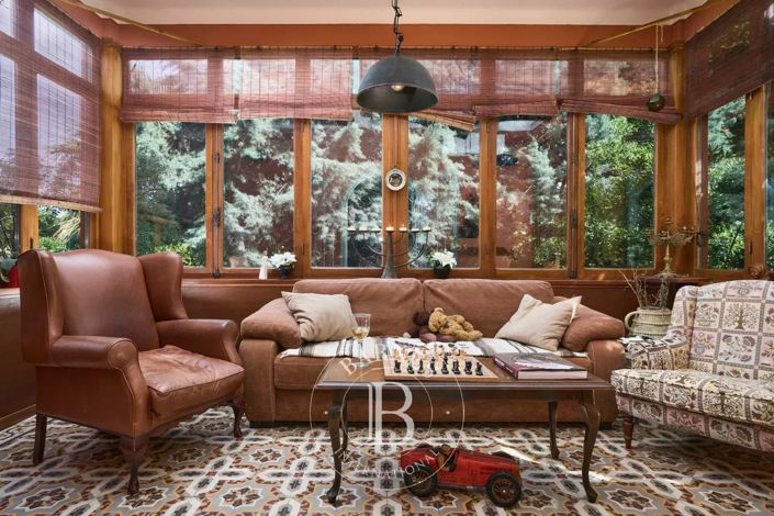 Image No.5-5 Bed House for sale