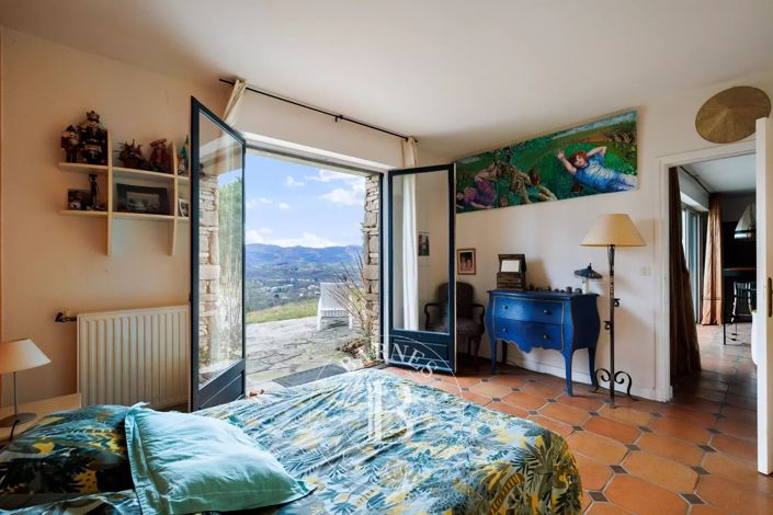 Image No.10-5 Bed House for sale