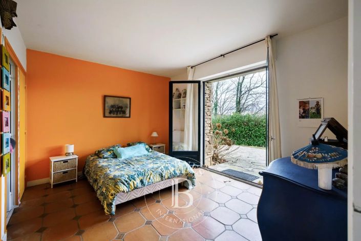 Image No.11-5 Bed House for sale