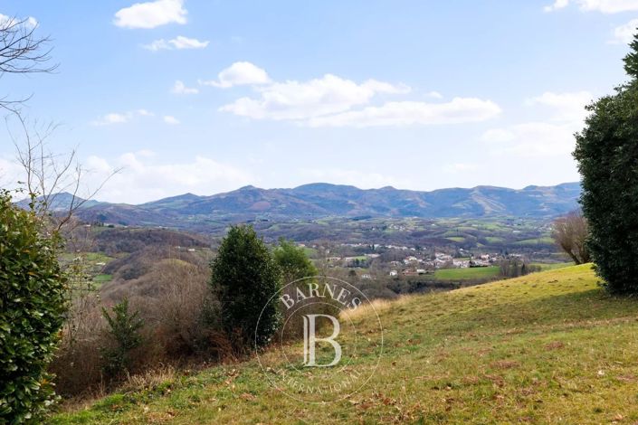 Image No.2-5 Bed House for sale