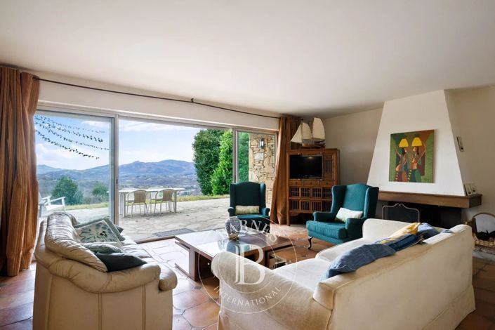 Image No.5-5 Bed House for sale