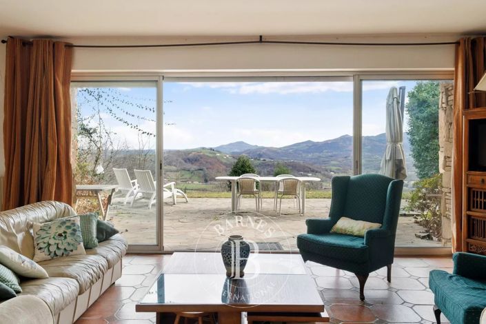 Image No.6-5 Bed House for sale