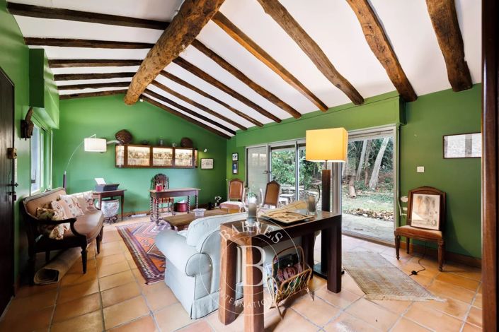 Image No.8-5 Bed House for sale